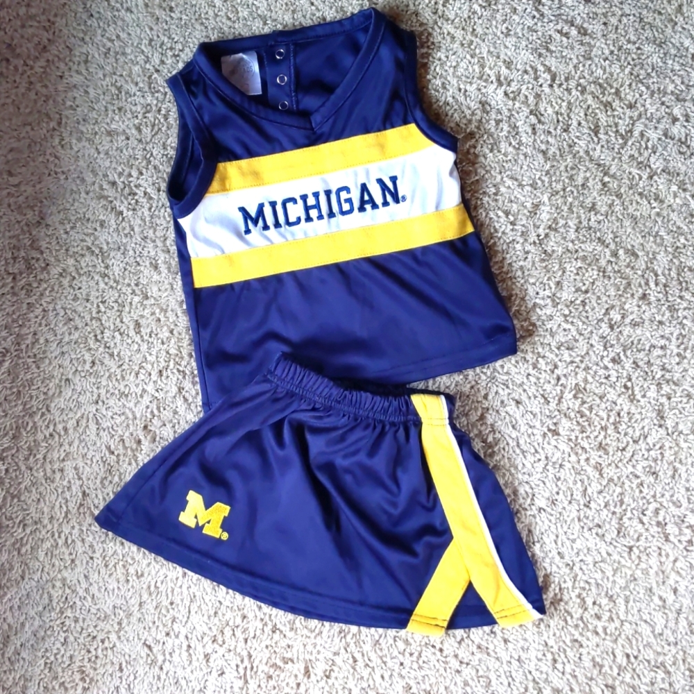 2/$10 Size 18mo Michigan outfit